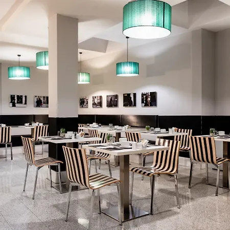 Ikonik Plaza Mercado מלון 3*