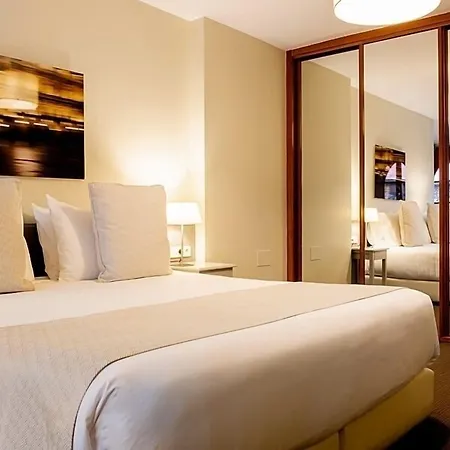 Ikonik Plaza Mercado מלון 3*