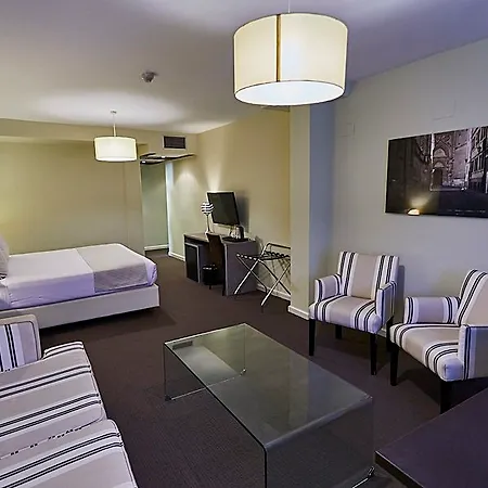 Ikonik Plaza Mercado 3*