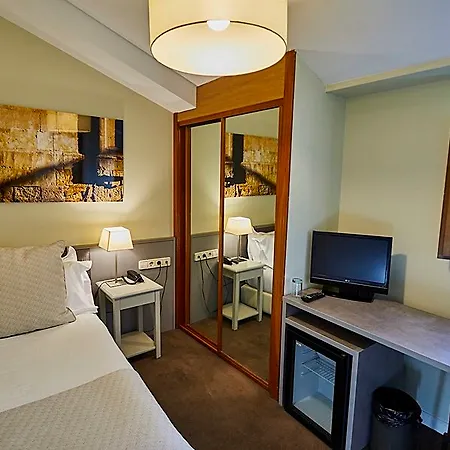 فندق Ikonik Plaza Mercado سلامنكا