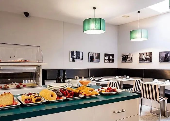 Ikonik Plaza Mercado