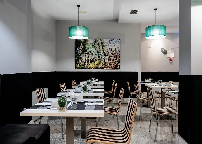 Ikonik Plaza Mercado מלון 3*