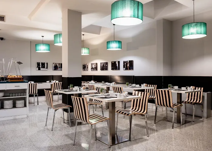 Ikonik Plaza Mercado فندق 3*