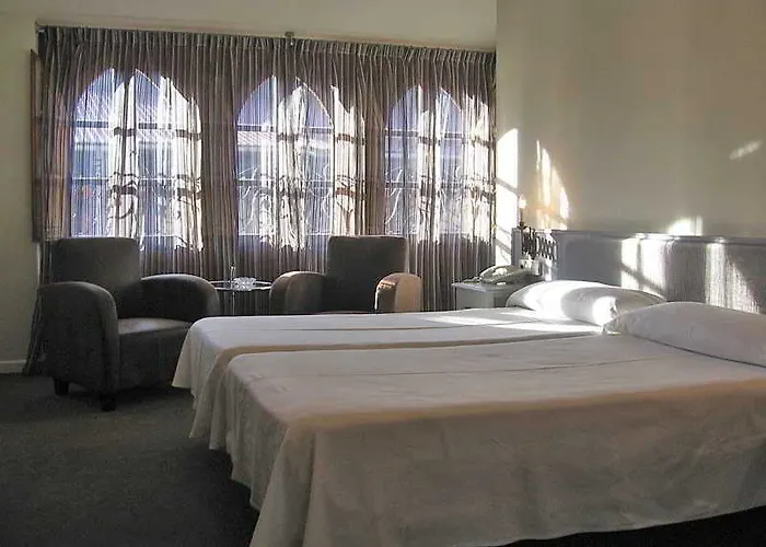 فندق Ikonik Plaza Mercado 3*