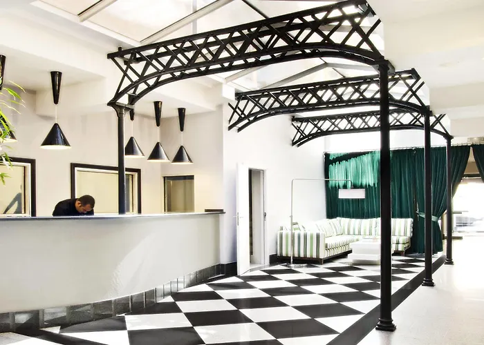 מלון Ikonik Plaza Mercado 3*