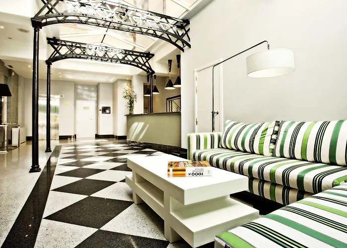 Ikonik Plaza Mercado מלון 3*