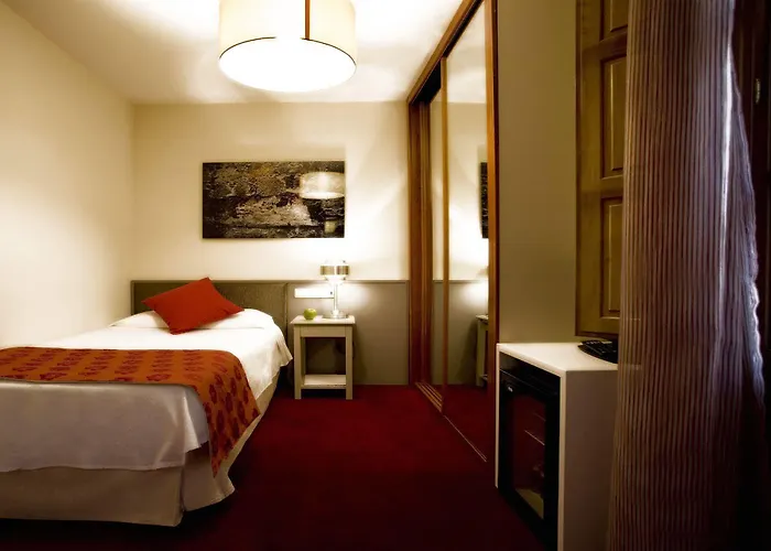 Ikonik Plaza Mercado מלון 3*