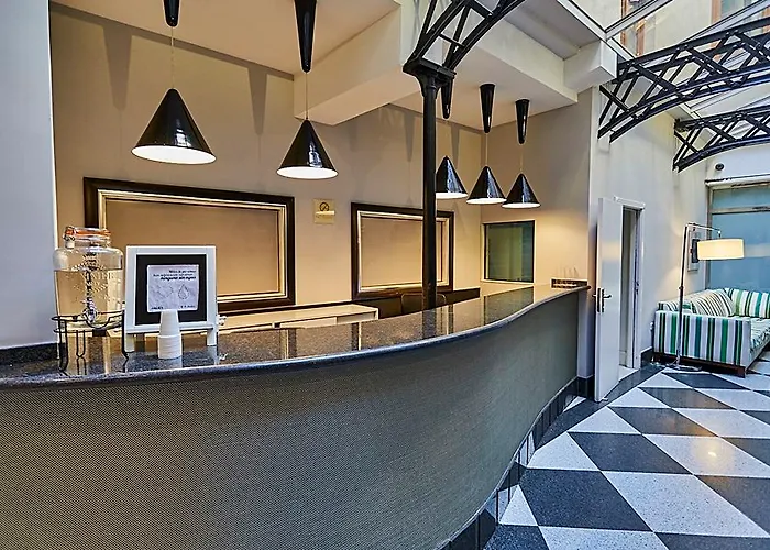 Ikonik Plaza Mercado מלון 3*