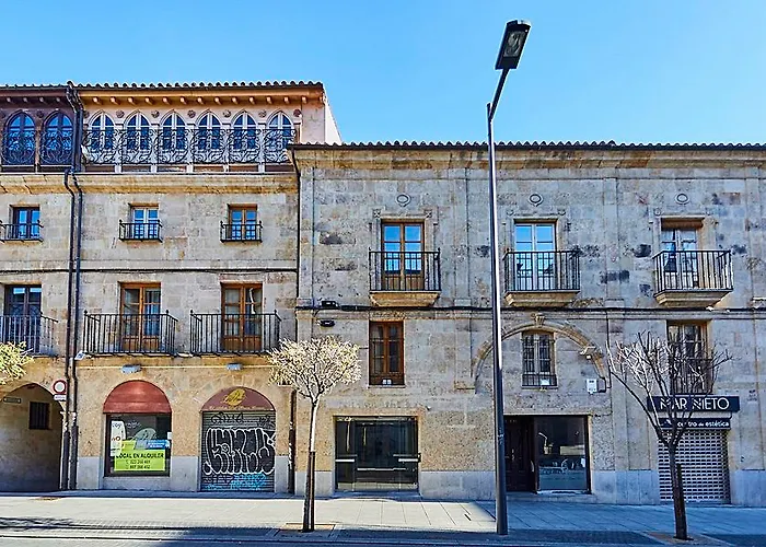 Ikonik Plaza Mercado מלון